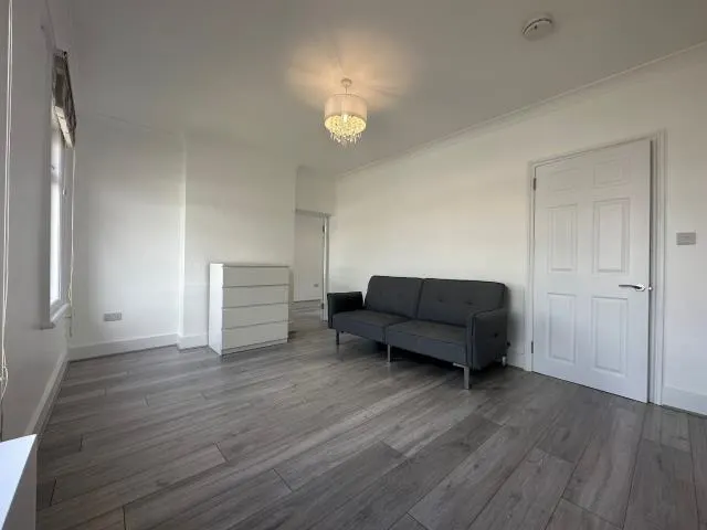 The Crescent, Slough, SL1, photo 2