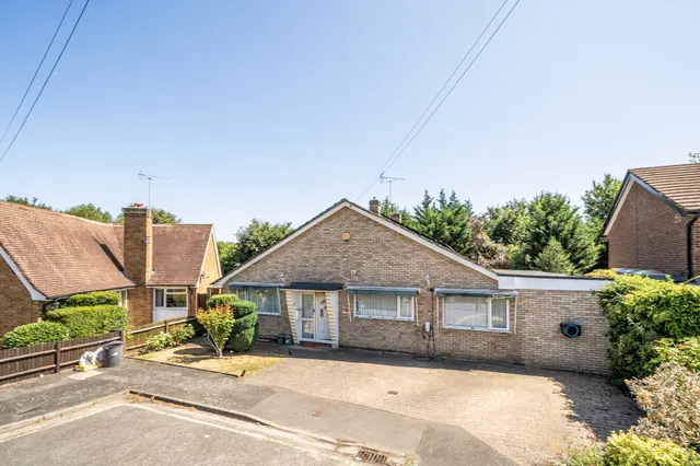 Elgin Drive, Northwood, HA6, photo 1