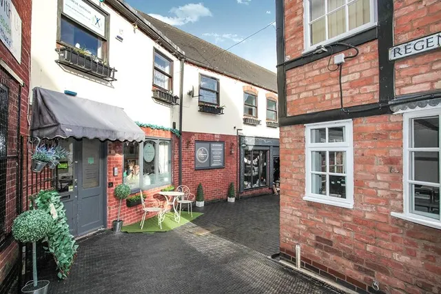 Regent Court, Hinckley, Leicestershire, LE10, photo 1