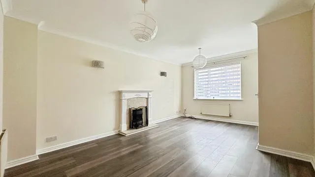 Pavilion Gardens, Bromsgrove, B61, photo 3