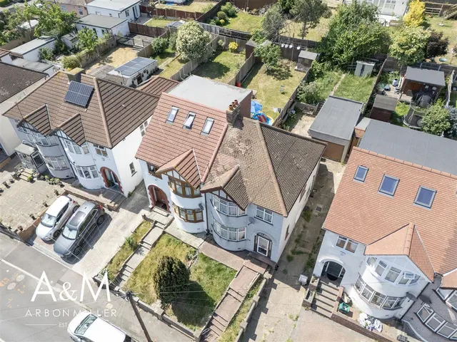 Photo 2 — Roding Lane North, Woodford Green, Essex, IG88LJ