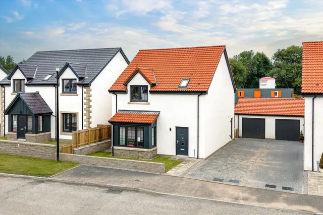 The Village, Rosslynlee, EH25, photo 1