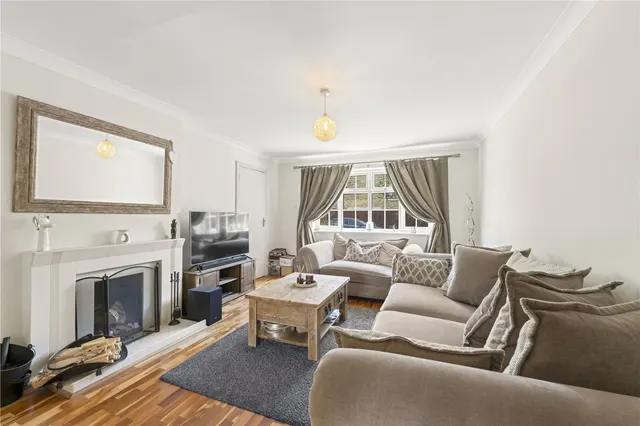 Photo 3 — Kenton Avenue, Sunbury, TW16 5AS