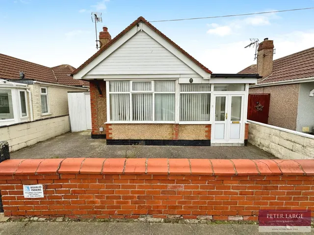 Molineaux Road, Rhyl, Denbighshire, LL18 3UA, photo 1