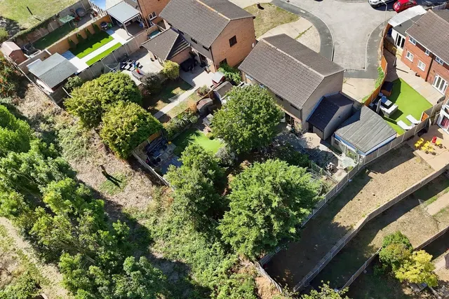 Photo 2 — Aragon Close, Romford, RM5