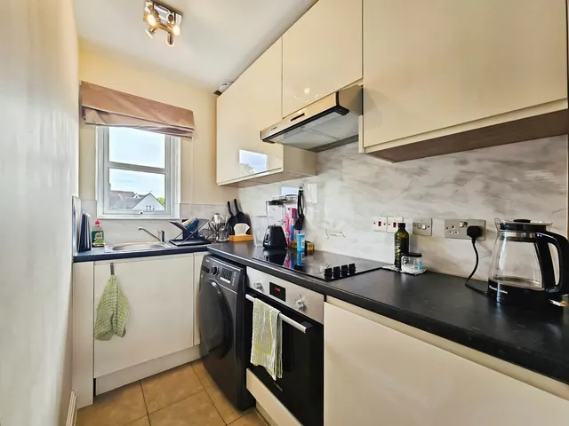 Rusham Terrace, Egham, TW20, photo 2