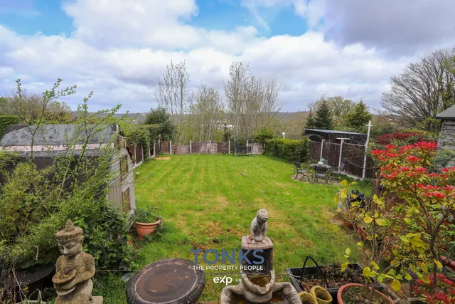 High Haden Crescent, Cradley Heath, B64, photo 2