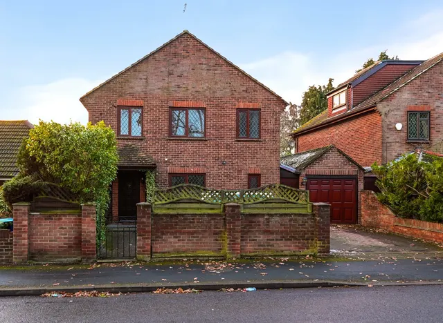 Station Road, Farnborough, GU14 7PZ, photo 1