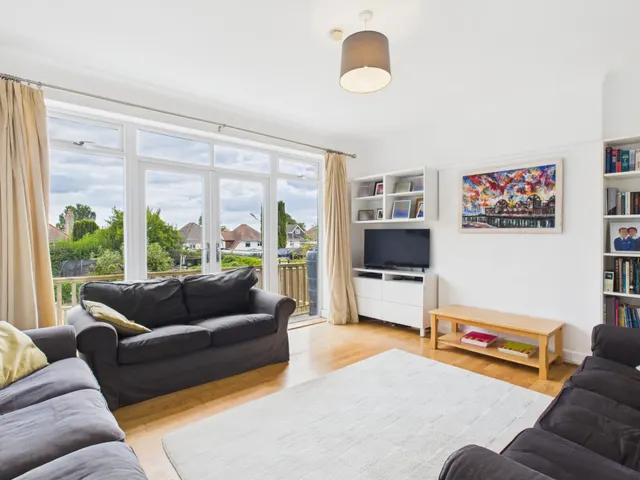 Evelegh Road, Farlington, PO6, photo 2