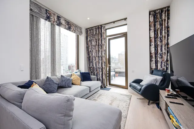 Photo 2 — The Arc Apartment 7.05, 225 City Road, London
