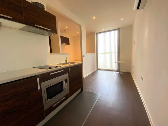 Guildford Park Road, Guildford, GU2, photo 1