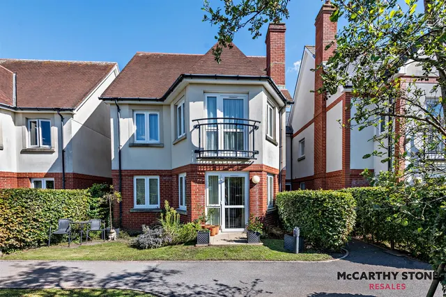 Avenue Road, Lymington, SO41, photo 1