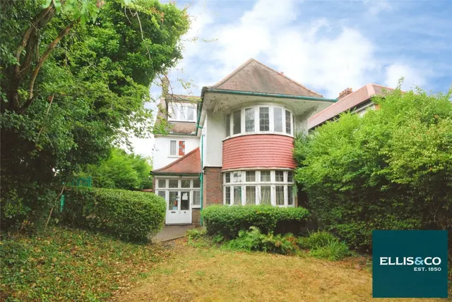 Finchley Road, Golders Green, NW11, photo 1