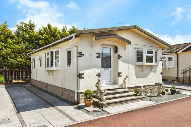 Westcliffe Drive, Morecambe, LA3, photo 1
