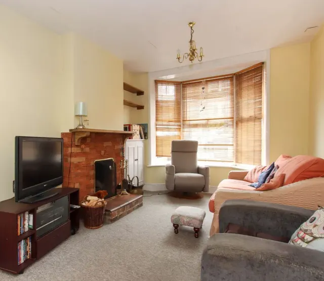 Photo 2 — Winifred Road, Hemel Hempstead, Hertfordshire, HP3 9DX