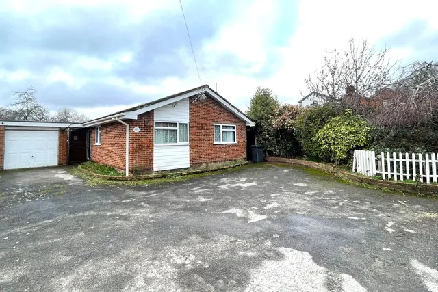 Harpers Road, Ash, Surrey, GU12 6BX, photo 1