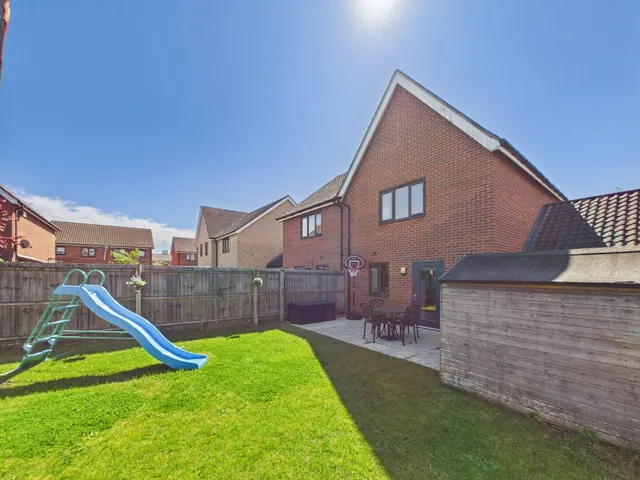 Vickers Way, Upper Cambourne, CB23, photo 3