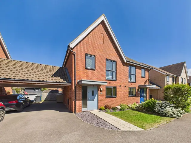 Vickers Way, Upper Cambourne, CB23, photo 1