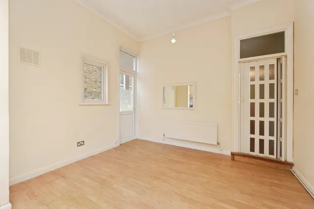 Canadian Avenue, London, SE6, photo 2