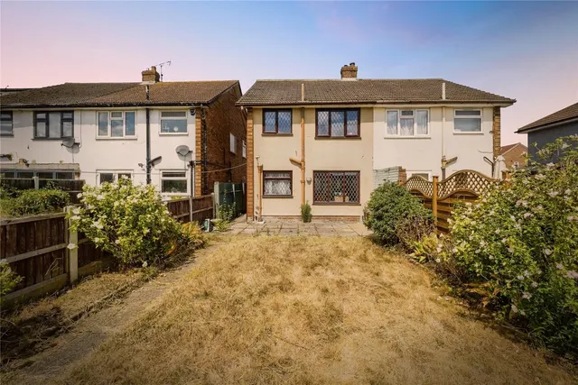 Photo 2 — Stephen Avenue, Rainham, RM13