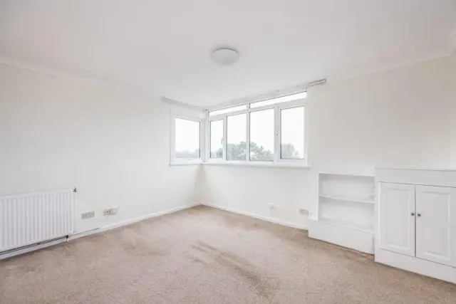 Hind Grove, London, E14, photo 1