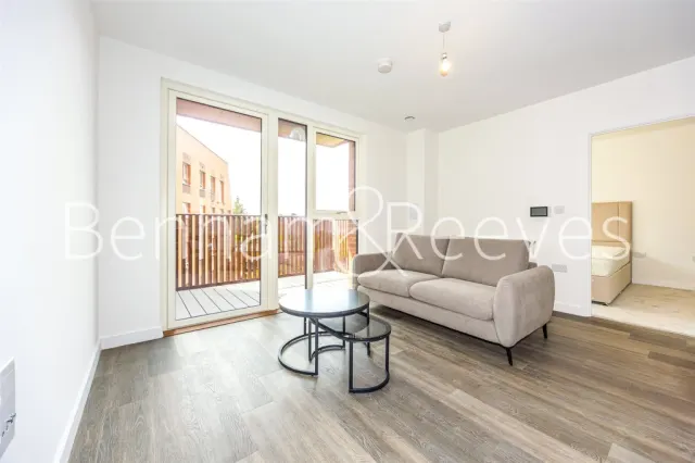 Horn Lane, Acton, W3, photo 1
