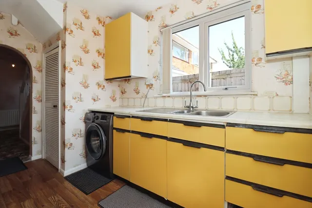 Photo 3 — Mallard Close, BRISTOL, Avon, BS37