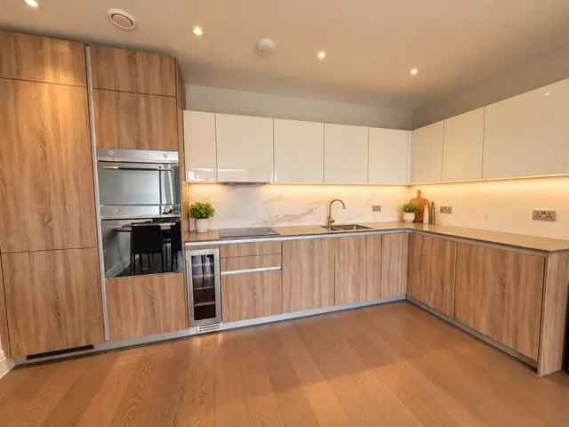 Queenshurst Square, Kingston upon Tham, KT2, photo 2