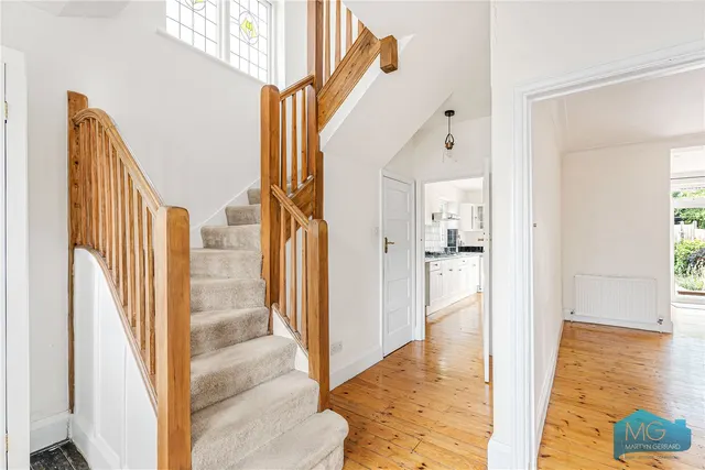 Bramber Road, London, N12, photo 2
