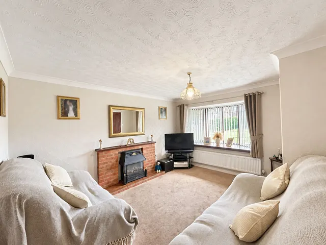 Woodbridge Close, Bloxwich, WS3, photo 2