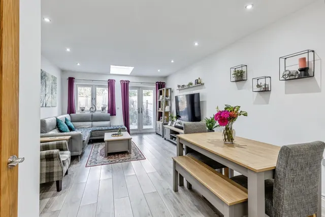 London Road, Warmley, BS30, photo 2