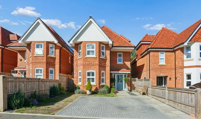 Brunswick Close, Epsom, KT17, photo 1