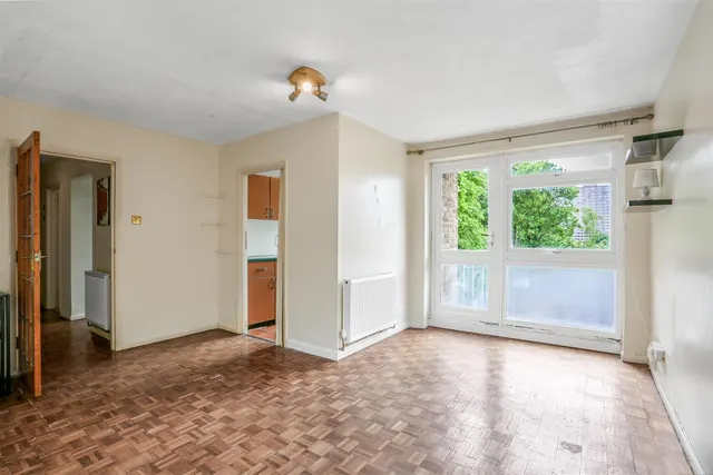 Photo 2 — Eaton Road, Sutton, SM2 5DN