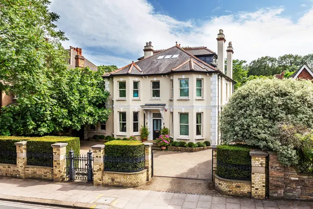 Sheen Road, Richmond, South West London, photo 1