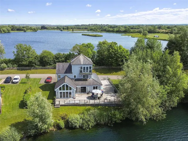 Summer Lake, Cirencester, Gloucestershire, GL7 5LW, photo 1