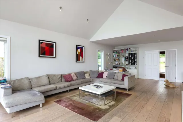 Photo 3 — Summer Lake, Cirencester, Gloucestershire, GL7 5LW