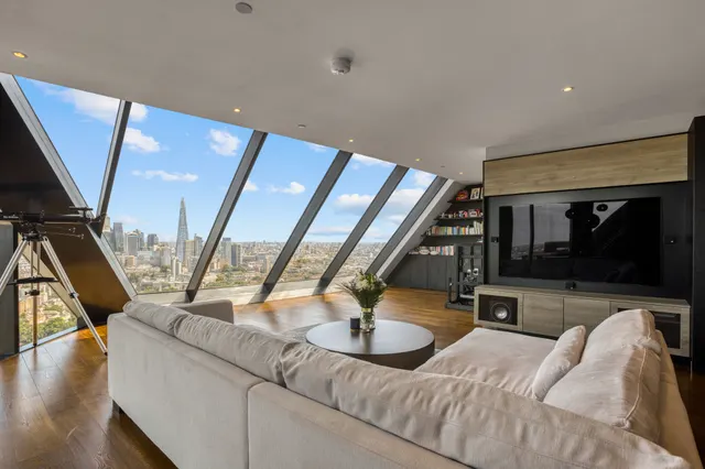 Apartment 3905, The Strata, 8 Walworth Road, London, photo 1