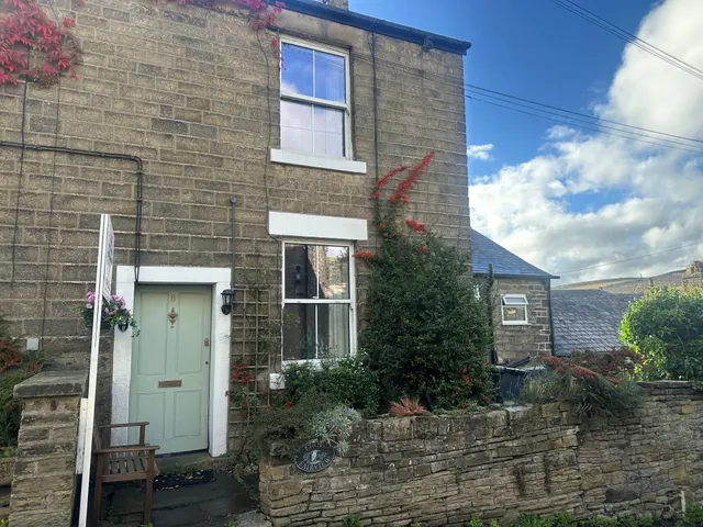 Highgate Road, High Peak, photo 1