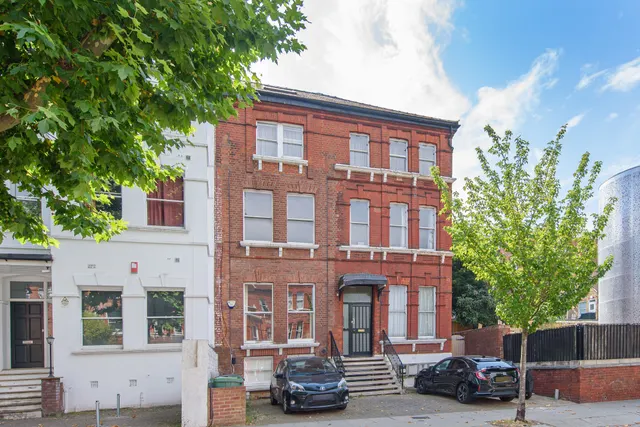 Photo 3 — Flat 5, 1 Minster Road, London