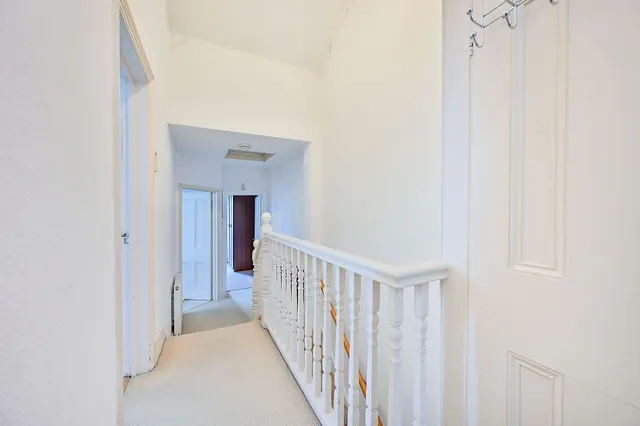 Photo 3 — Flat 1, 21 Lower Boston Road, London