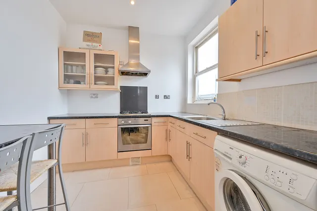 Flat 1, 21 Lower Boston Road, London, photo 1