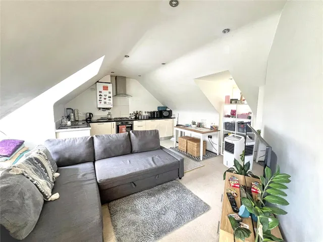 Oakleigh Road North, London, N20, photo 2