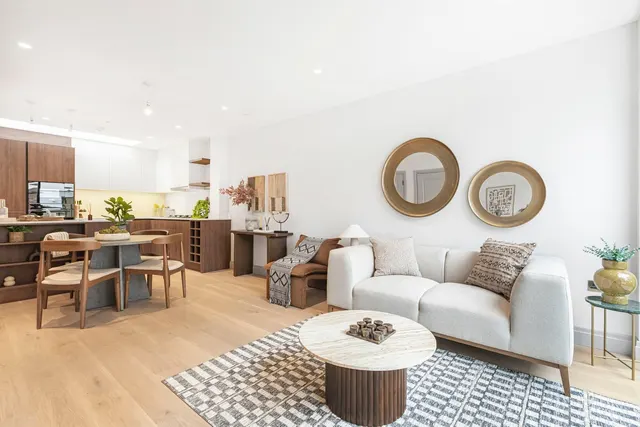 Lynwood Close, South Woodford, E18, photo 1