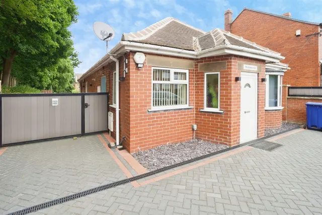 Dodworth Road, Barnsley, photo 1