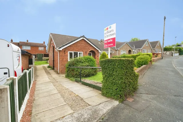 Cedar Close, Royston, Barnsley, photo 1