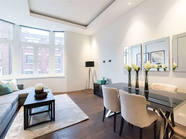Photo 2 — Dover House, 170 Westminster Bridge Road, Waterloo, London, SE1 7RW