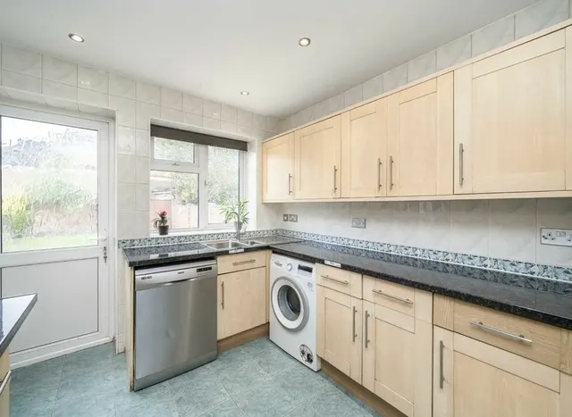 Photo 3 — Vyner Road, Acton, W3