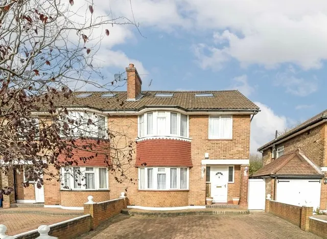 Vyner Road, Acton, W3, photo 1