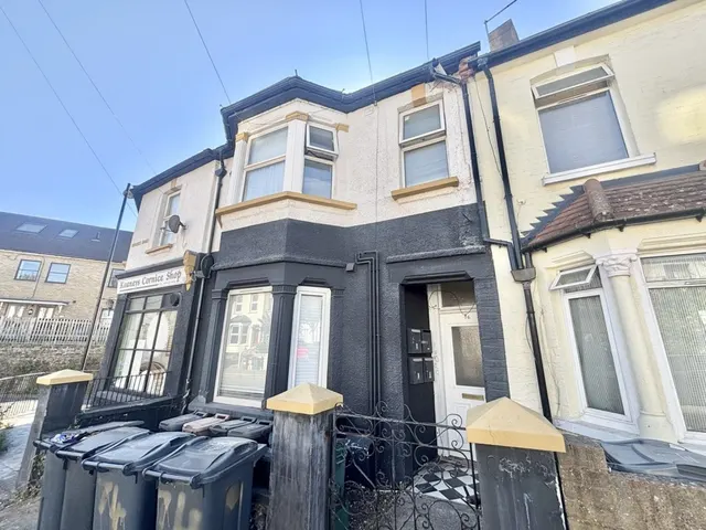 2 bedroom flat — Sussex Road, Croydon