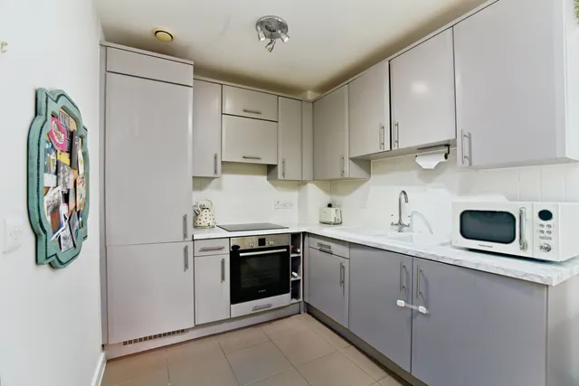 Photo 2 — 11 Point Pleasant, Wandsworth